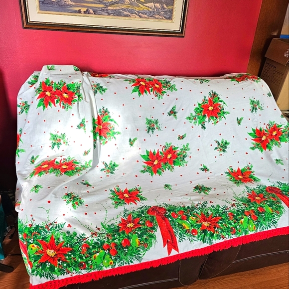 Vintage Christmas Tablecloth - Picture 2 of 4